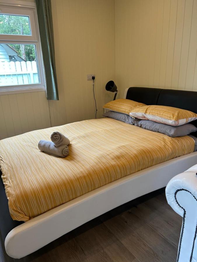 1Lochness Glam Lodges Inverness Extérieur photo
