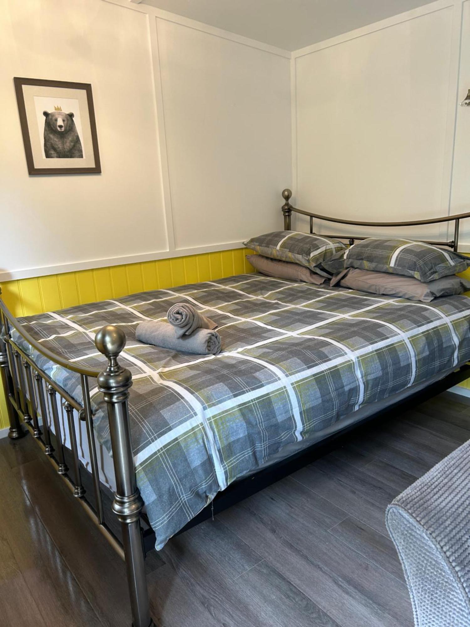 1Lochness Glam Lodges Inverness Extérieur photo