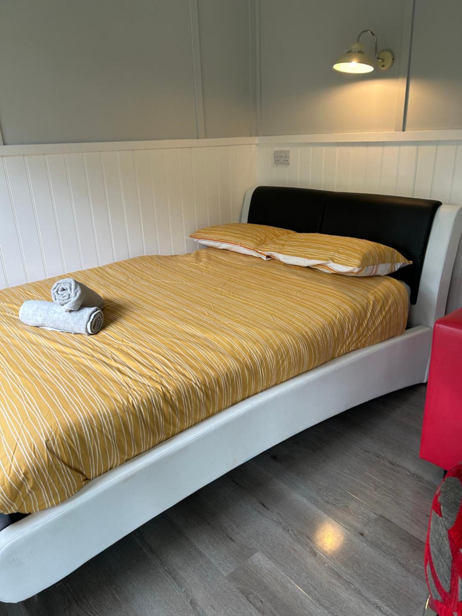 1Lochness Glam Lodges Inverness Extérieur photo