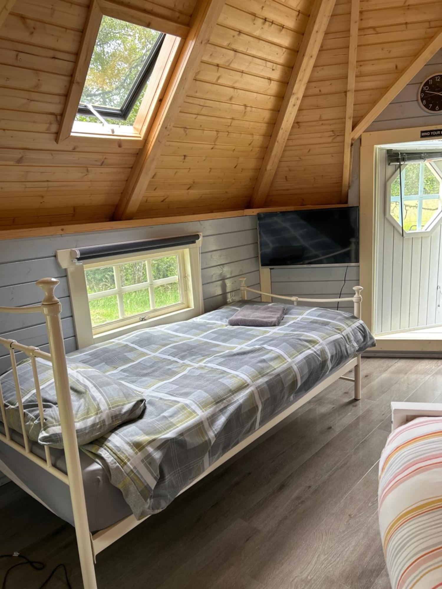 1Lochness Glam Lodges Inverness Extérieur photo