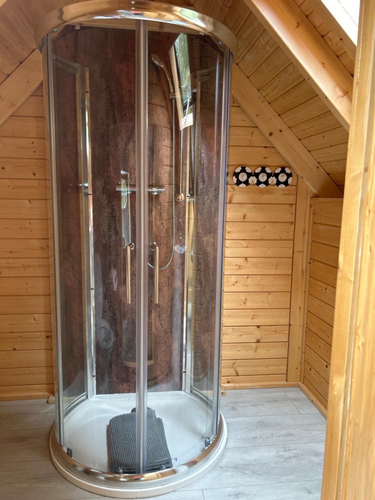 1Lochness Glam Lodges Inverness Extérieur photo