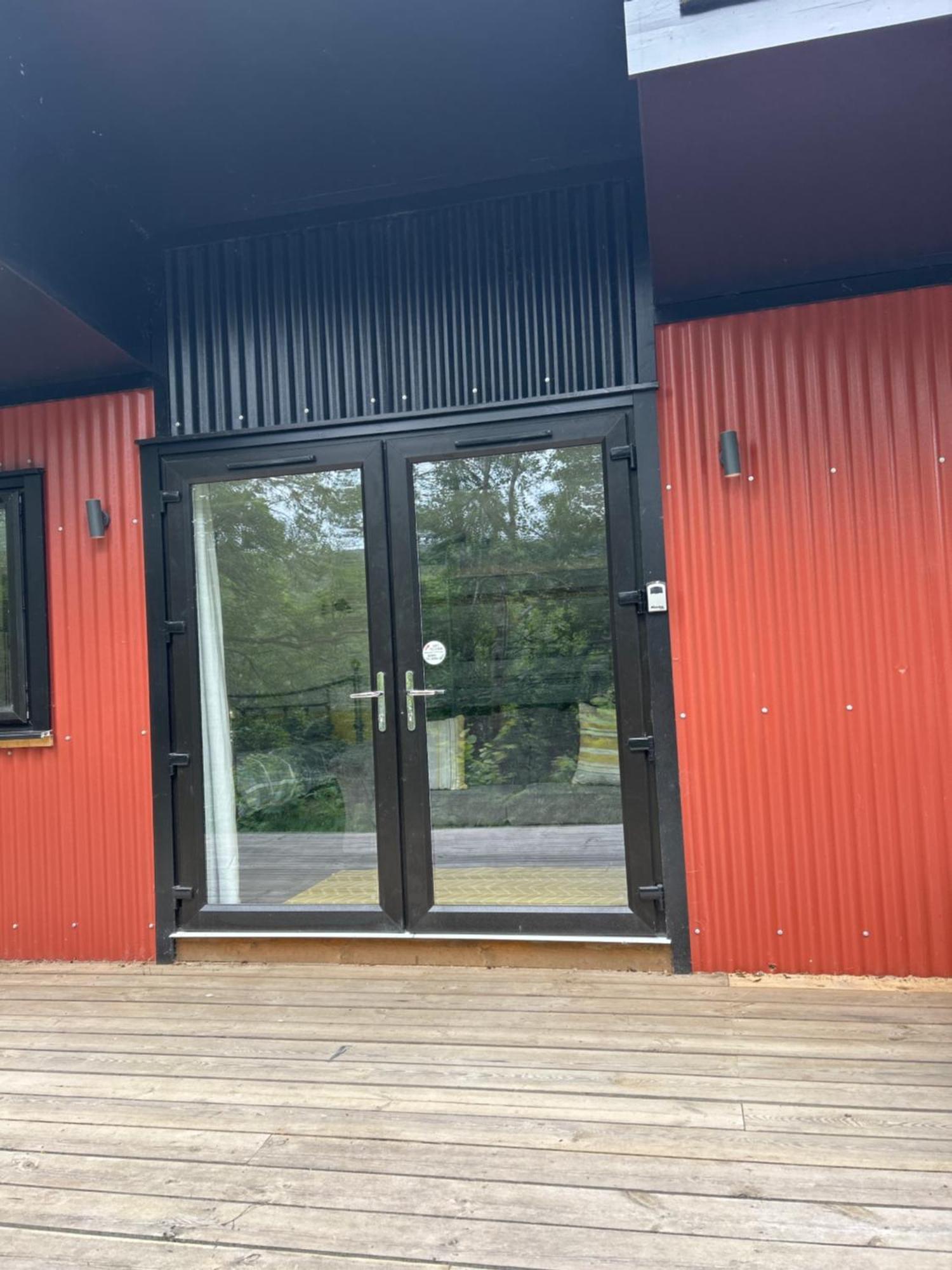 1Lochness Glam Lodges Inverness Extérieur photo