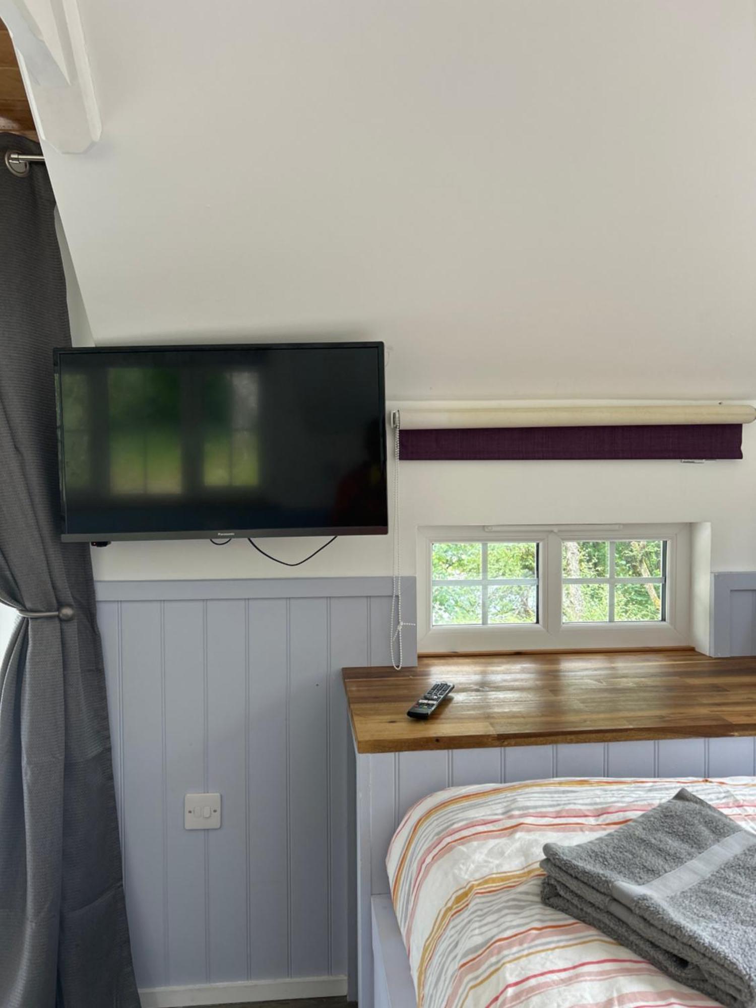 1Lochness Glam Lodges Inverness Extérieur photo